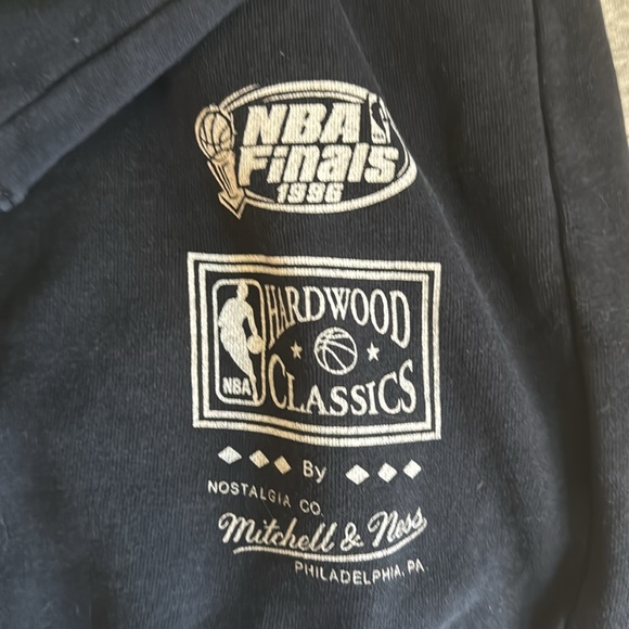 Mitchell & Ness Chicago Bulls 1996 Finals Crewneck Sweatshirt - Picture 5 of 6